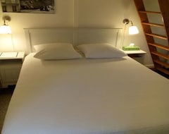Hotel Double Room 17m2 (Champigny-sur-Marne, France)