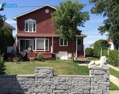Entire House / Apartment Maison Sur Le Lac (Chambord, Canada)