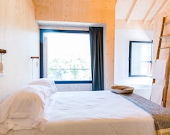 Hotel The Nest by Cooking and Nature (Porto de Mós, Portugal)