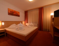 Strandhotel Faak (Faak am See, Austria)