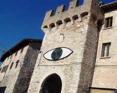 Toàn bộ căn nhà/căn hộ Nelle Mura Del Castello (Fossato di Vico, Ý)