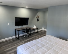 Hotelli 2 Room Suite - Indoor Pool And Spa - Walk To The Boardwalk (Santa Cruz, Amerikan Yhdysvallat)