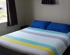 Entire House / Apartment Lazy Dolphin Lodge (Waikawa, New Zealand)