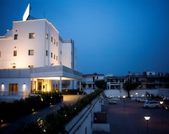 Otel Vibe By The LaLiT Traveller (Faridabad, Hindistan)