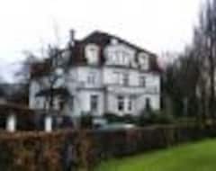 Khách sạn Haus Dirks am Schloss (Bad Pyrmont, Đức)