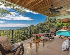 Otel Casa Mogambo | 3-Acre Ocean View Nature Estate | Manuel Antonio (Puntarenas, Kosta Rika)