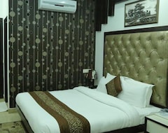 Hotel The Mirage Palace (Rohtak, India)