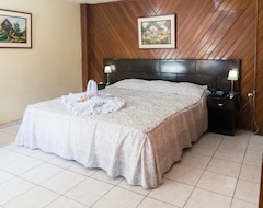 Khách sạn La Posada De Lobo Hotel & Suites (Iquitos, Peru)