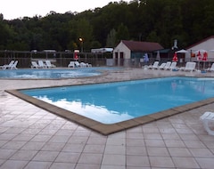 Khách sạn Camp Le Soleil De Crecy (Crécy-la-Chapelle, Pháp)