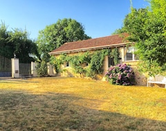 Toàn bộ căn nhà/căn hộ Farmhouse With Pool And Open Barn For Games, Perfect For Family Get-togethers (Grun-Bordas, Pháp)