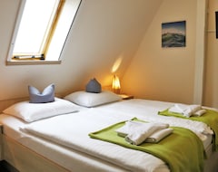 Khách sạn Grunblau Relax Pension & Apartments (Rostock, Đức)