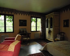 Bed & Breakfast Les Bains (Cheny, Pháp)