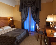 Khách sạn Giulia (Napoli, Ý)