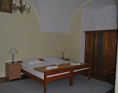 Hotel Diocesan House (Nysa, Poljska)