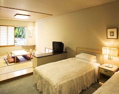 Hotel Luxze Hitotsuba (Miyazaki, Japan)