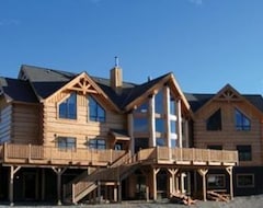 Khách sạn Basecamp Lodge Golden (Golden, Canada)