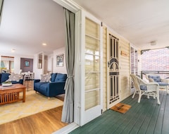 Entire House / Apartment Cute Cottage In Fabulous Location, Ideal For Families. (Brisbane, Australia)
