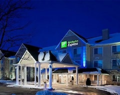 Holiday Inn Express & Suites Chicago-Deerfield Lincolnshire, An Ihg Hotel (Riverwoods, USA)
