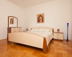 Aparthotel Apartment Milena (Novigrad, Croacia)