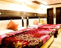 Hotel Suntejplaza (Nainital, Indien)