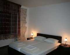Hotelli D & Sons Apartments (Kotor, Montenegro)