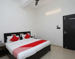 Khách sạn OYO 10535 Hotel Alpine (Bareilly, Ấn Độ)