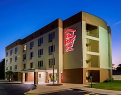 Hotel Red Roof Inn & Suites Fayetteville-Fort Bragg (Fayetteville, Sjedinjene Američke Države)