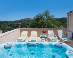 Hotelli Olga'S Filoxenia - Villa Aladanos-Private Pool And Heated Jacuzzi (Kalives, Kreikka)