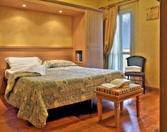 Khách sạn Elide Design Hotel (Assisi, Ý)