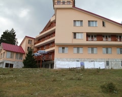 Khách sạn Treshtenik (Yakoruda, Bun-ga-ri)