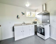 Entire House / Apartment Bach 1 - Loburn Bach Accommodation (Ngawi, New Zealand)