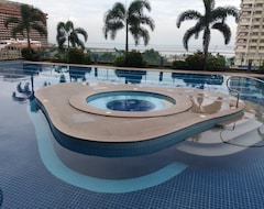 Khách sạn Manila Bayview Rental- Luxury 1,2,3,4 Br Condos With Balcony Pool Bayview - Full Service Available (Manila, Philippines)