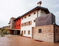 Otel Elliot (Manzano, İtalya)