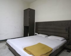 Hotel Central park (Thane, India)