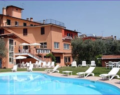 Hotel Vittoria (Toscolano Maderno, İtalya)