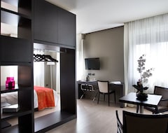 Otel Zara Rooms & Suites (Suzzara, İtalya)