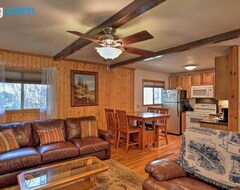 Hele huset/lejligheden Reed Cabin With Deck - 3 Miles To Ski Cloudcroft! (Cloudcroft, USA)