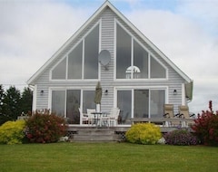 Tüm Ev/Apart Daire Alexanders Beach House, Beautiful 4 Star Ocean Front Beach House (Belle River, Kanada)