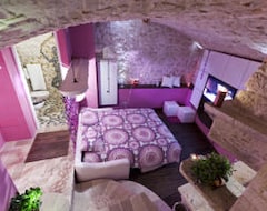 Bed & Breakfast L'Angolo Di Gaudi, Casa Mila (Putignano, Italia)