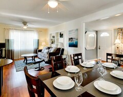 Entire House / Apartment Get Taste Of Island Living At Interior-Designer-Created 3Br Gem- Steps To Beach! (Englewood, USA)