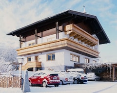 Khách sạn Pension Kristall (Bramberg am Wildkogel, Áo)