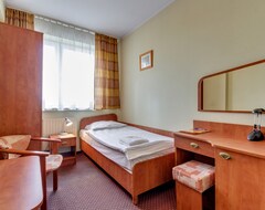 Khách sạn Hotel Mazowiecki (Tomaszów Mazowiecki, Ba Lan)