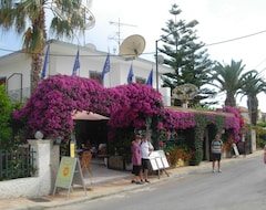 Khách sạn Harry's Bar & Apartments (Acharavi, Hy Lạp)