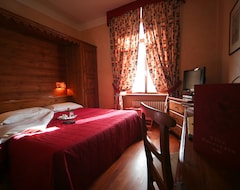 Hotelli Villa Novecento Romantic Hotel (Courmayeur, Italia)