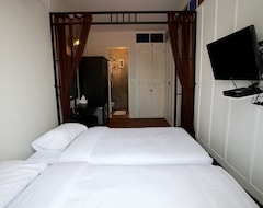 Hotel 99 Oldtown Boutique Guesthouse Sha Extra Plus (Phuket by, Thailand)