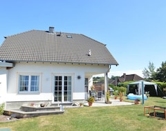 Toàn bộ căn nhà/căn hộ Comfortable, well-furnished, ground-floor home with beautiful, large garden (Faid, Đức)