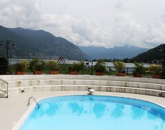 Toàn bộ căn nhà/căn hộ On The Lake In Residence With One-room Swimming Pool (Paratico, Ý)