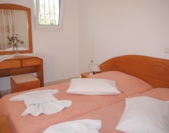 Serviced apartment Tria Adelphia (Arillas, Greece)
