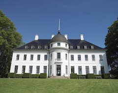 Hotel Bernstorff Slot (Gentofte, Denmark)