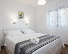 Koko talo/asunto Apartments Amavi (Vinišće, Kroatia)